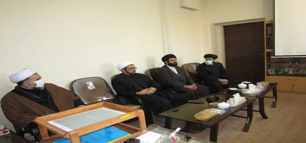 جلسه بررسی راه های ارتباطی طلبه معلمان با حوزه 2